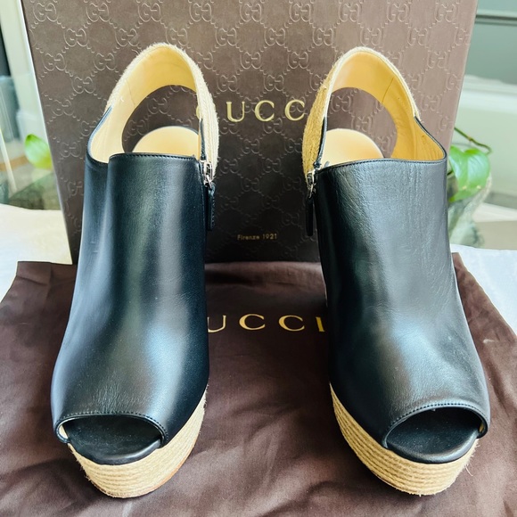 Black and Tan Gucci Wedges - Picture 3 of 9